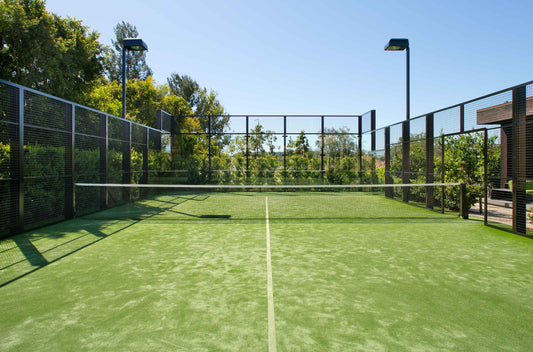 How to play padel and what gear do you need?