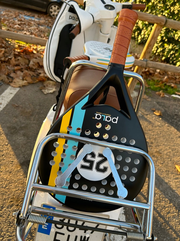 Round-shaped padel racket with expanded sweet spot for accuracy